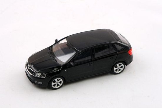 Auto Škoda Rapid Spaceback, Black Magic
